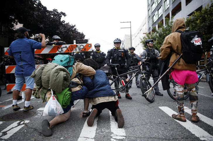 Seattle Pd Protesters Seattle police clear protest zone after flares of violence - The Fiji Times