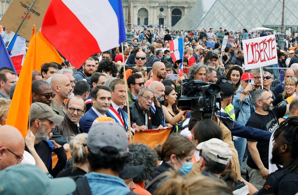 French protests call for 'freedom' amid government vaccine push