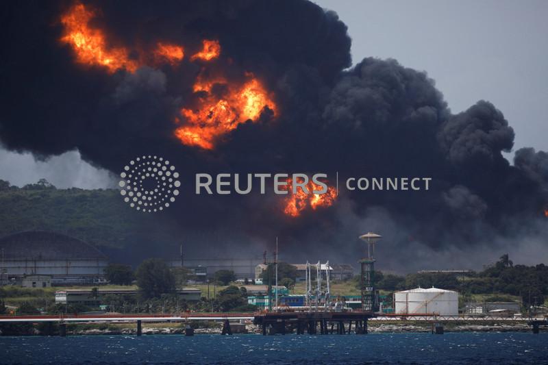Cuba fire rages at fuel storage port; Mexico, Venezuela sending help