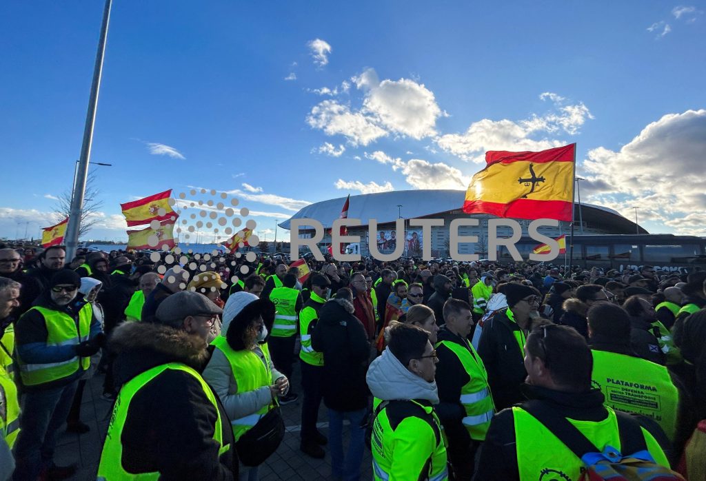 Spanish police scuffle with farmers, truck drivers on fifth day of