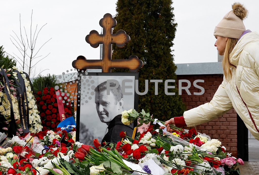 Russians lay flowers at Navalny's grave, hail him as symbol of hope ...