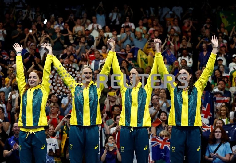 OlympicsSwimmingAustralia's women extend 4x100 metres freestyle relay