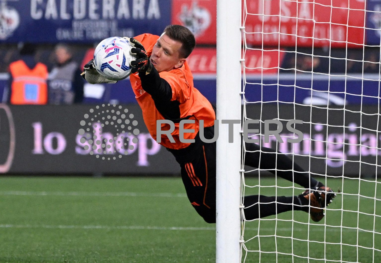 Polish keeper Szczesny open to coming out of retirement to join