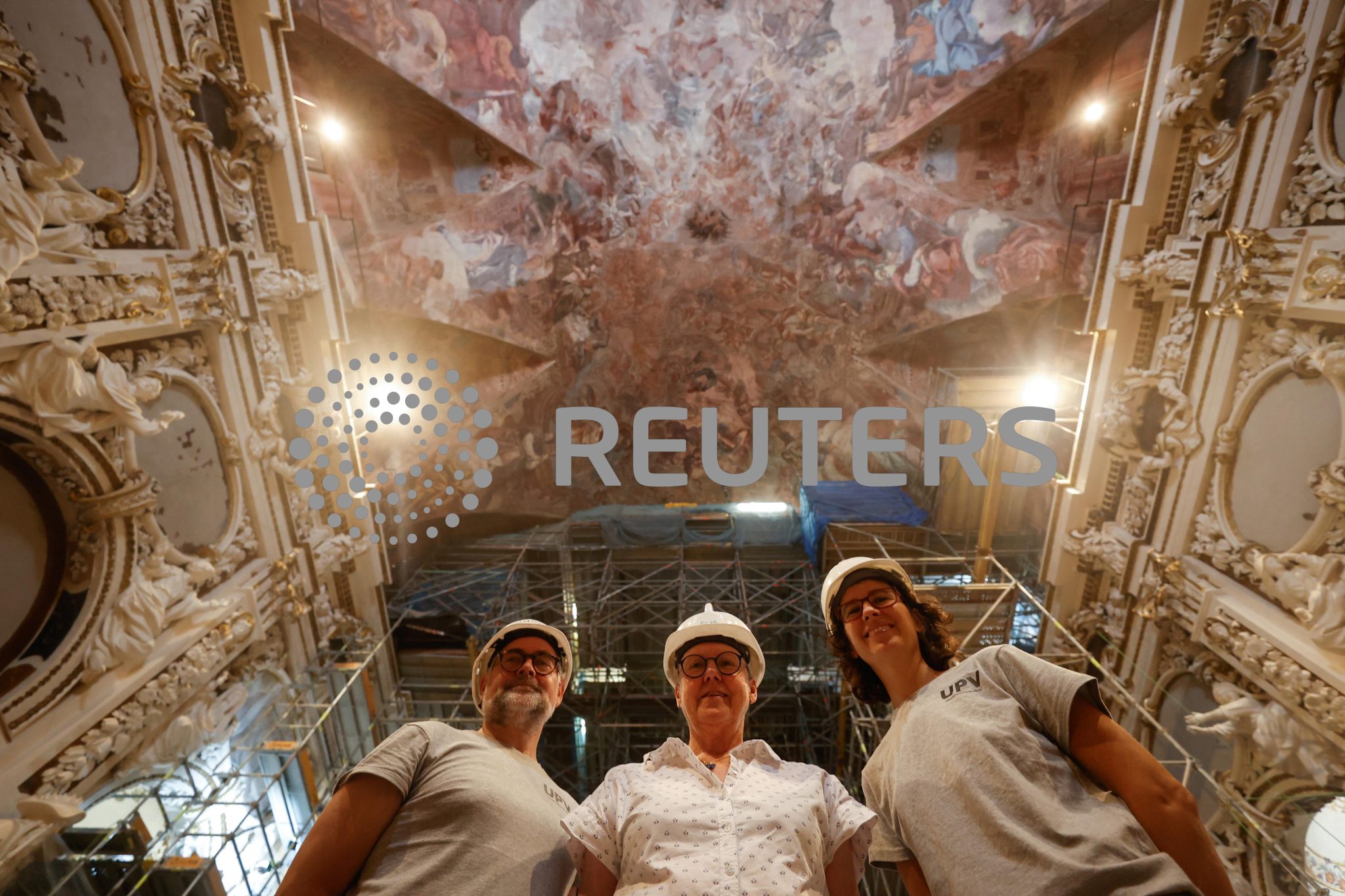 Spanish mother and daughter train bacteria to restore church frescoes