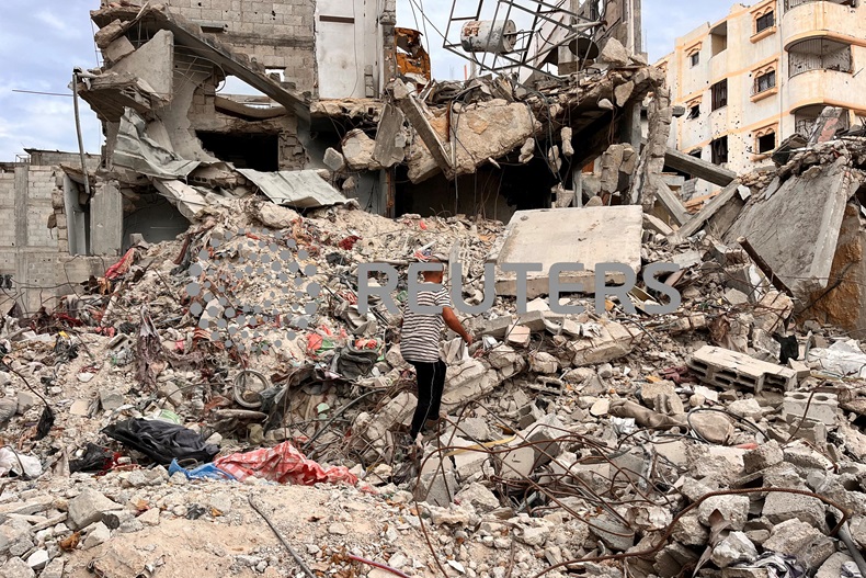 Desperate for cash, Gazans sell clothes plucked from rubble