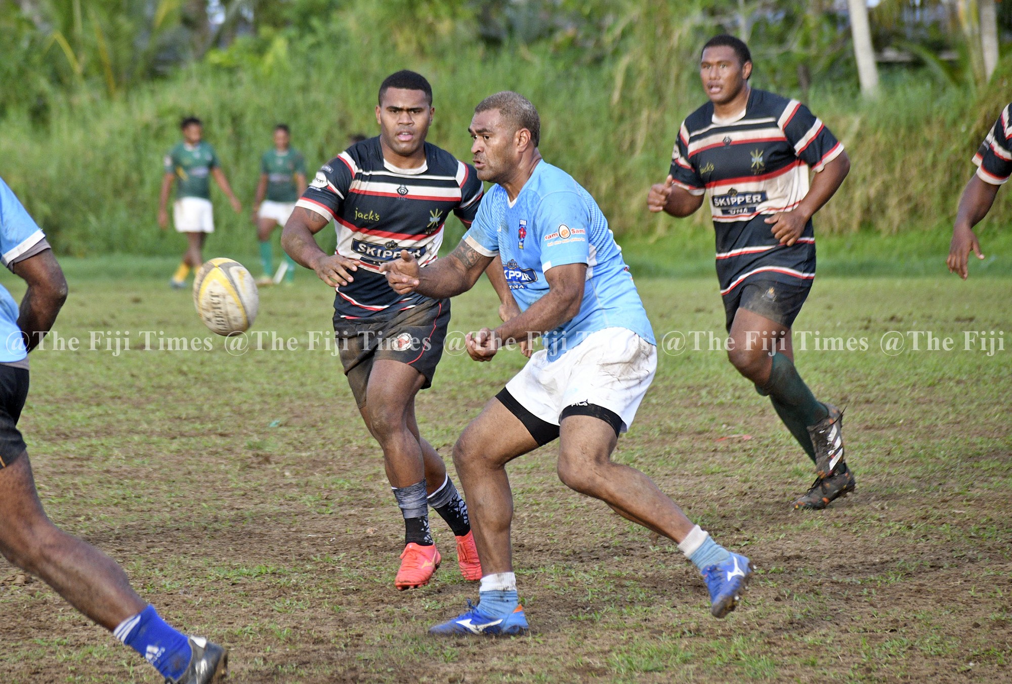 Suva's Enele Malele flicks a pass to his backline against Naitasiri during their scrimmaging session at the Ratu Cakobau Park ground #2 on Thursday, July 24, 2025. Picture: JONACANI LALAKOBAU