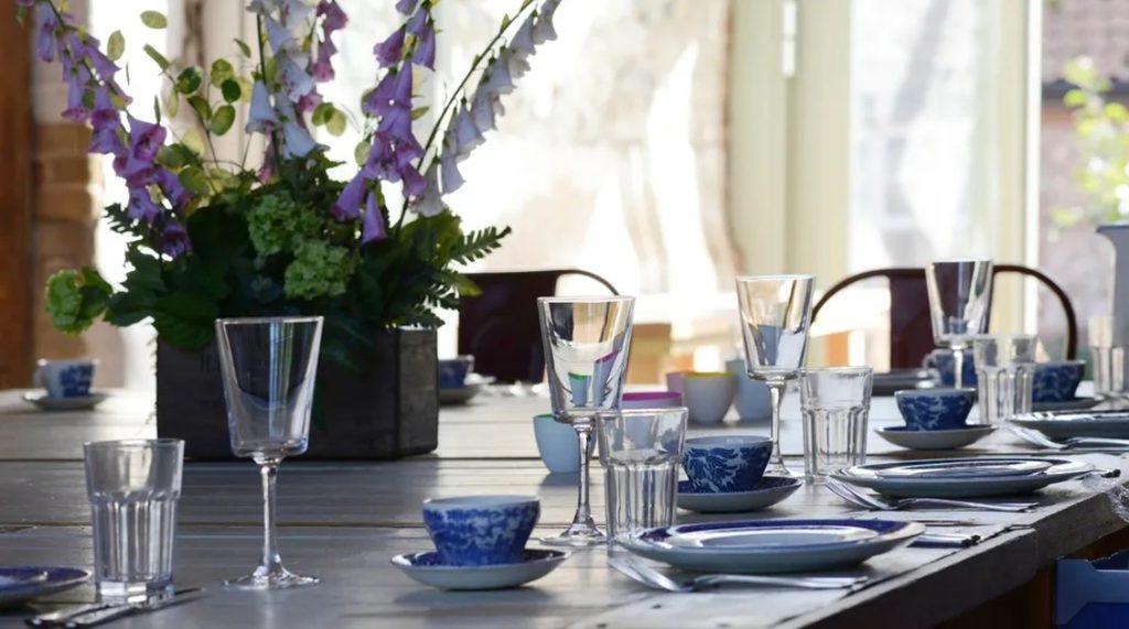 DINING & ENTERTAINMENT | Clean dinning table – The Fiji Times