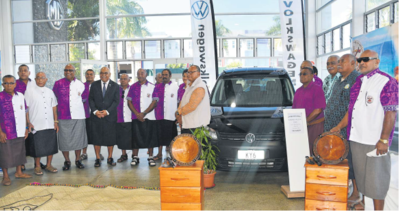DPM Manoa Kamikamica (forth from left) and KY6 members at Palas showroom in Vatuwaqa last week. Pictures: SOPHIE RALULU
