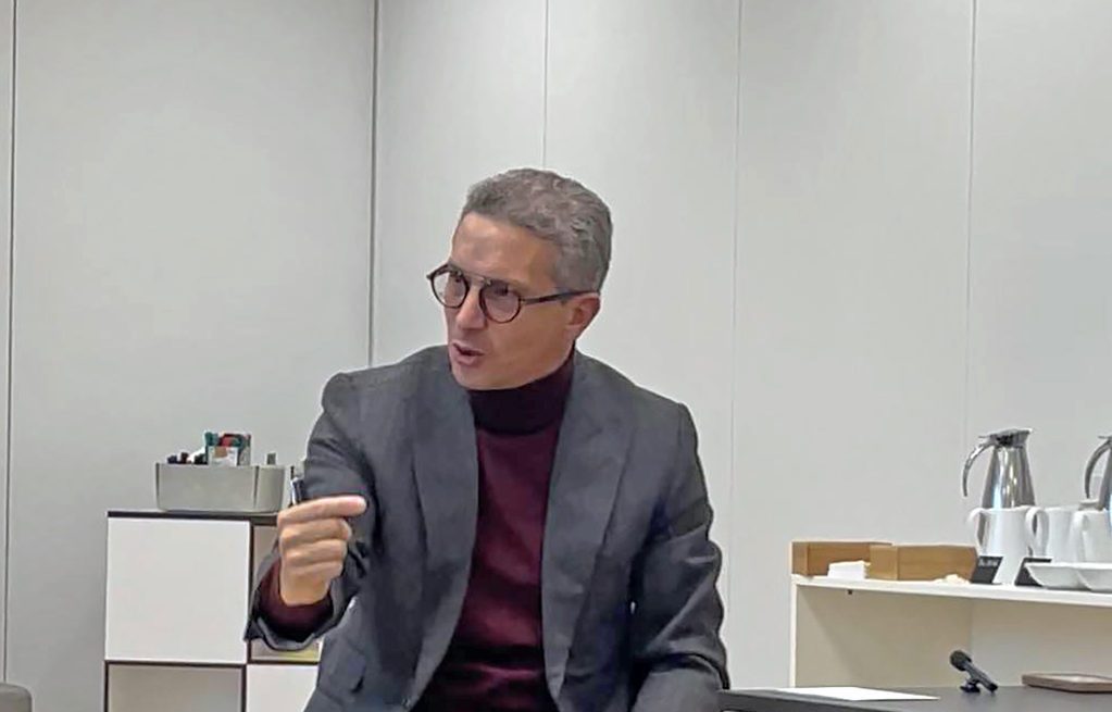 Climate change and human mobility