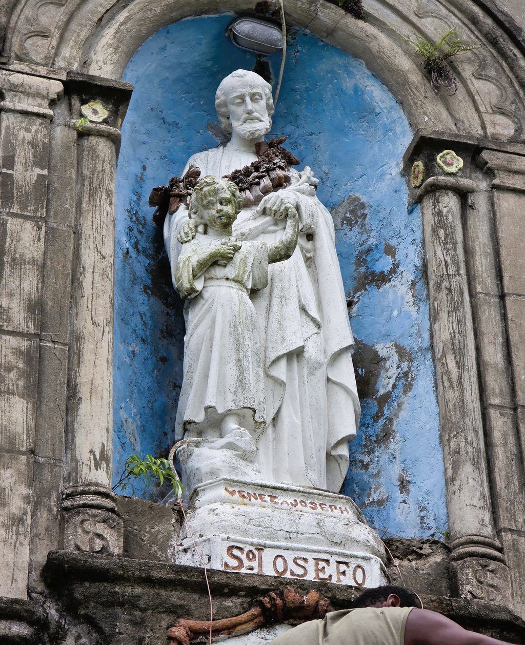 DISCOVERING FIJI | From glory to ruin?